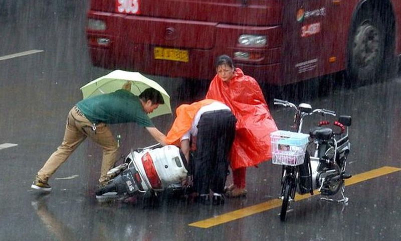 電動車騎行不開燈易釀事故：法律無規(guī)定，交警定責時考慮“黑燈”因素合理嗎？